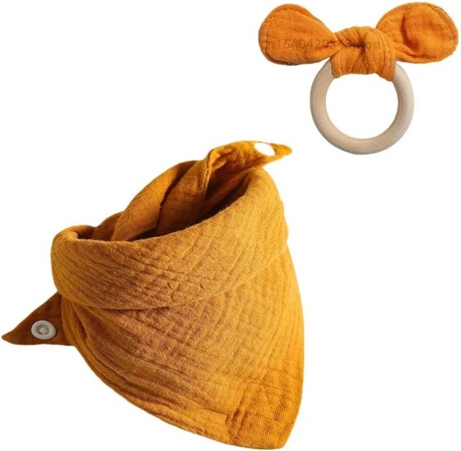 Sweet-One 2-delige Kraamcadeau set met 100% katoen spuugdoekje oker geel en een eco houten bijtring met katoenen Bunny Ears