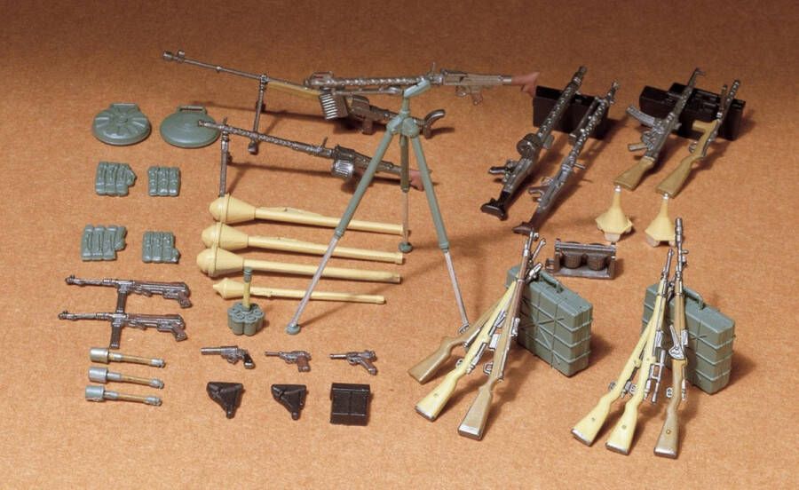 Tamiya 1:35 35111 German Infantry Weapons Diorama Set Plastic Modelbouwpakket