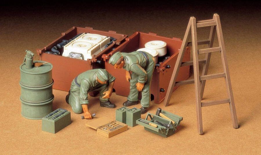 Tamiya 1:35 35180 Diorama-Set German Engine Maint.Cr. with 2 Figures Plastic Modelbouwpakket