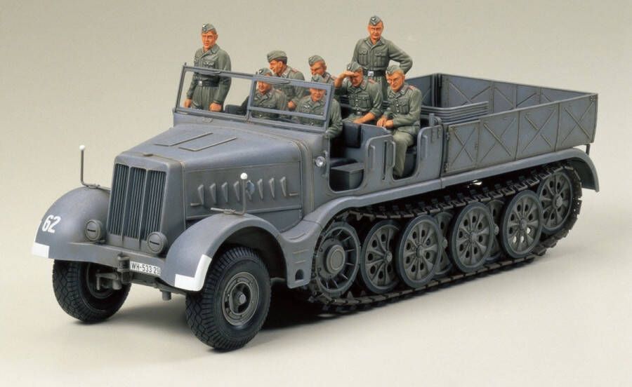 Tamiya German 18T Heavy Half Track Famo + Ammo by Mig lijm