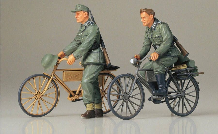 Tamiya 1:35 35240 Diorama-Set Soldier with Bicycle Plastic Modelbouwpakket