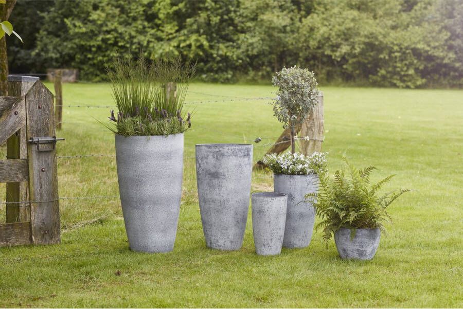 Ter Steege Hoge bloempot plantenpot vaas gerecycled kunststof steenpoeder betongrijs dia 29 cm en hoogte 50 cm Binnen en buiten