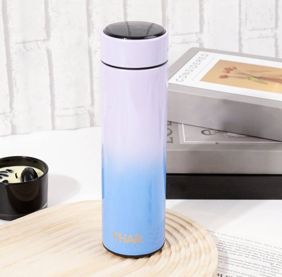 THAR Slimme Thermosfles – Paars Blauw – 0 5 Liter – LCD temperatuur Display – Dubbelwandige Thermosfles – Thermosbeker – Koffiebeker – Isoleerfles – Drinkflessen – Travel Mug RVS