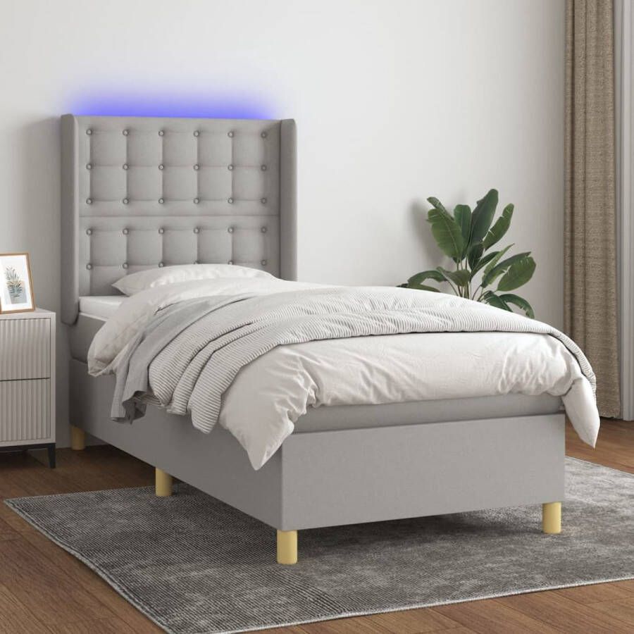 The Living Store Bed LED 193x93x118 128 lichtgrijs stof pocketvering matras wit en lichtgrijs stof schuim 90x190x20 wit stof schuim 90x190x5 LED-strip 55 cm DC 5V IP65