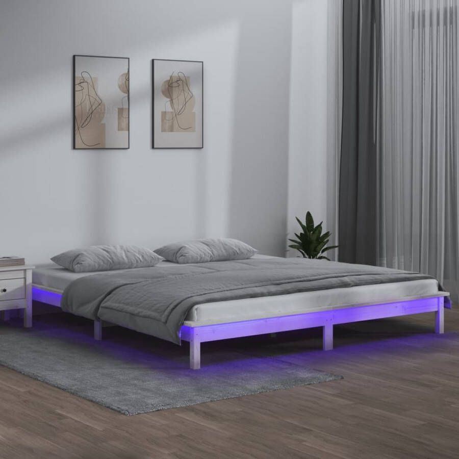 The Living Store Houten Bedframe LED-verlichting 212x161.5x26 cm Massief grenenhout