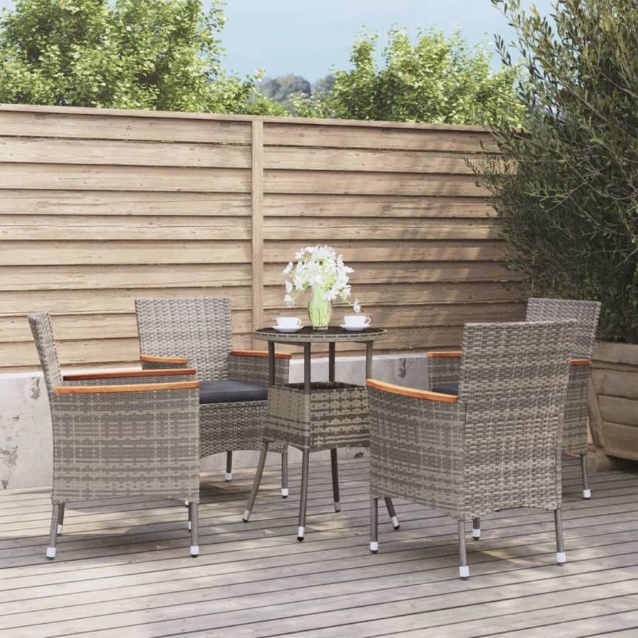 The Living Store Tuinset Grijs Poly rattan Gepoedercoat staal Gehard glas 55 x 75 cm 61 x 60 x 88 cm 47 x 46 cm 43 cm 67 63 cm Donkergrijs 100% polyester 47 x 46 x 5 cm Montage vereist 1 x tafel 4 x stoel met zitkussen