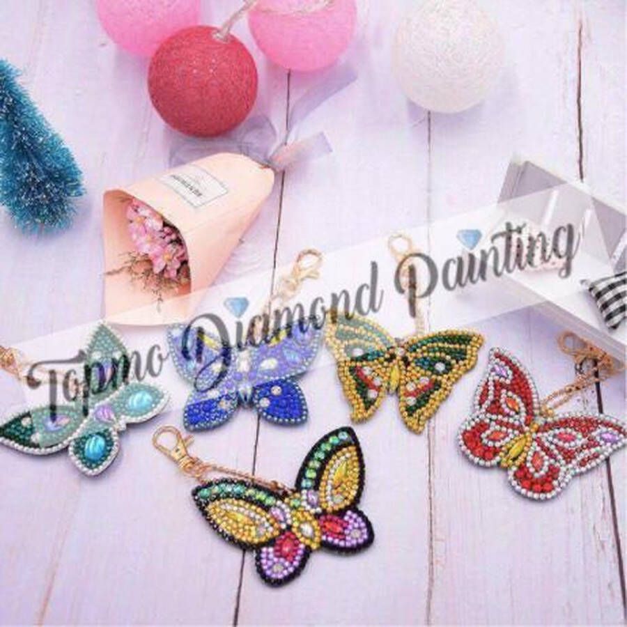 Topmo Diamond painting Vlinder sleutelhanger -5 stuks- 6 X 7 CM- Diamond painting pakket HQ Diamond Painting VOLLEDIG dekkend Diamant Schilderen voor Volwassenen – ROND- Diamond DOTZ