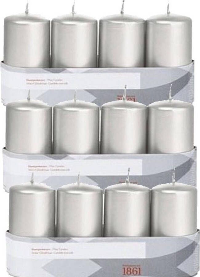 Trend Candles 12x Zilveren cilinderkaarsen stompkaarsen 5 x 10 cm 18 branduren Geurloze zilverkleurige kaarsen Woondecoraties