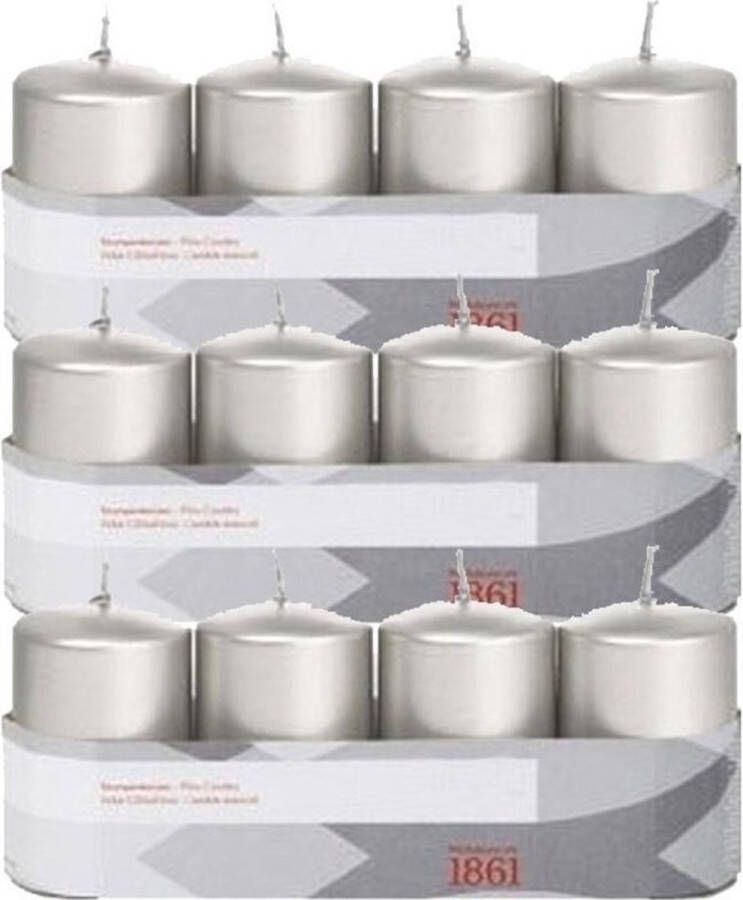Trend Candles 12x Zilveren cilinderkaarsen stompkaarsen 5 x 8 cm 18 branduren Geurloze zilverkleurige kaarsen Woondecoraties