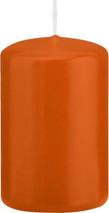 Trend Candles 1x Oranje cilinderkaarsen stompkaarsen 5 x 8 cm 18 branduren Geurloze kaarsen oranje Woondecoraties