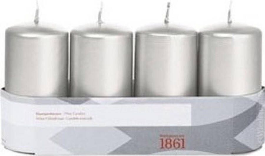 Trend Candles 4x Zilveren cilinderkaars stompkaars 5 x 10 cm 18 branduren Geurloze zilverkleurige kaarsen Woondecoraties