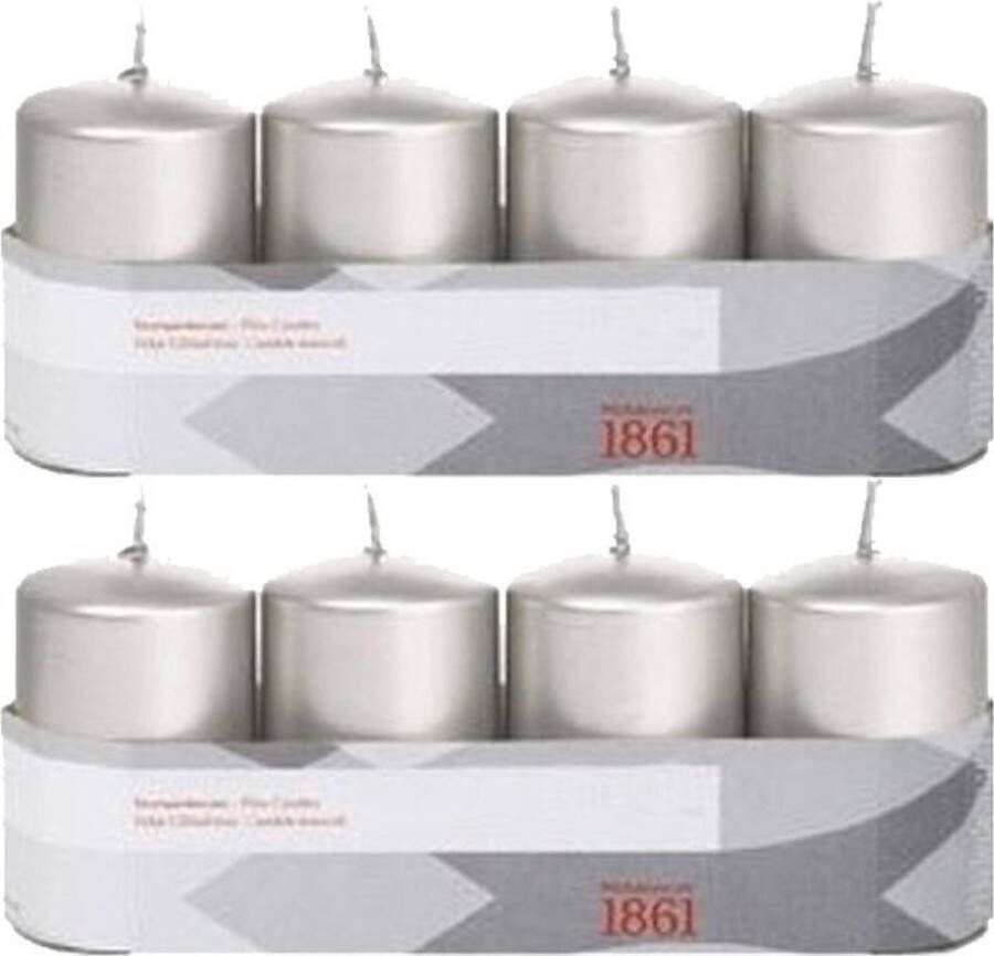 Trend Candles 8x Zilveren cilinderkaarsen stompkaarsen 5 x 8 cm 18 branduren Geurloze zilverkleurige kaarsen Woondecoraties