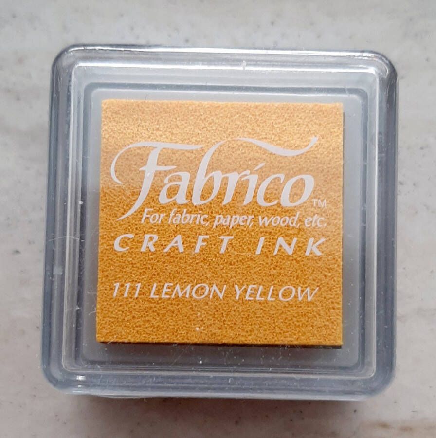 Tsukineko Fabrico stempelkussen small 111 lemon yellow multi purpose craft inkt stempelinkt voor papier stof en hout 3x3 cm citroen geel