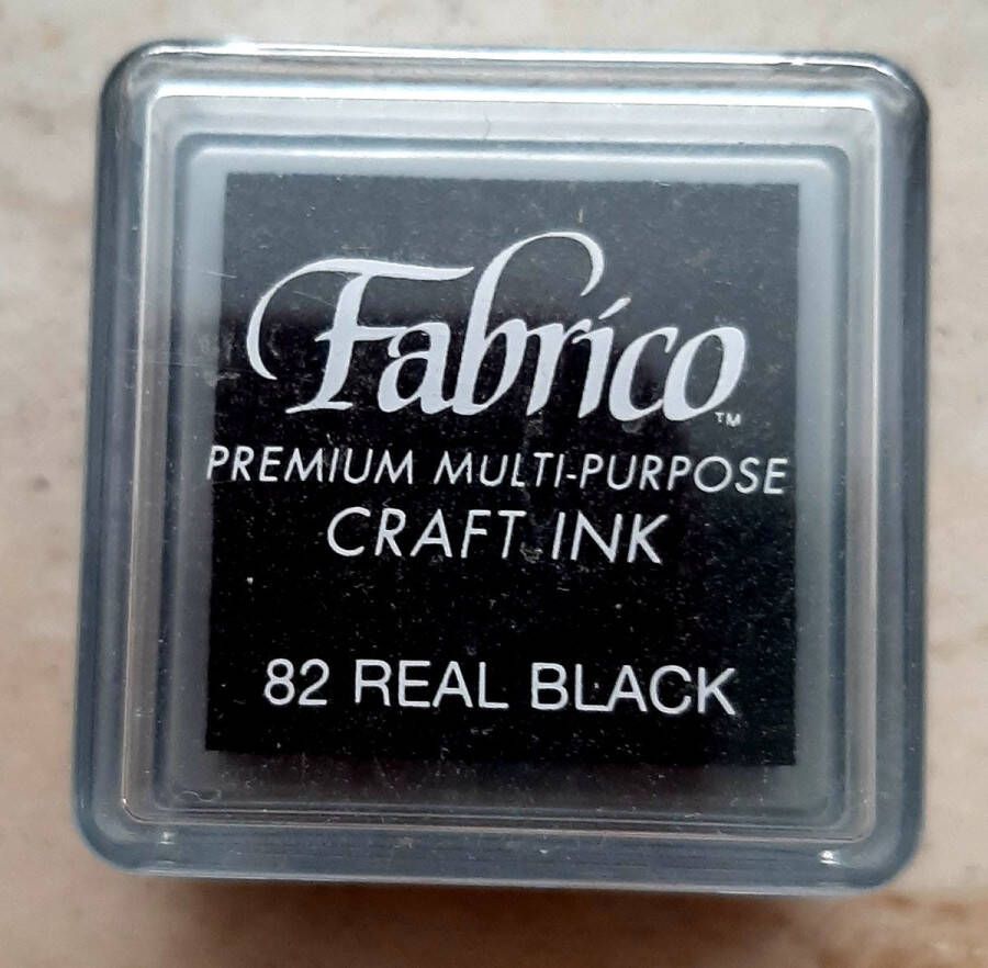 Tsukineko Fabrico versacraft stempelkussen small 82 real black multi purpose inkt zwart stempelinkt voor papier stof en hout 3x3 cm