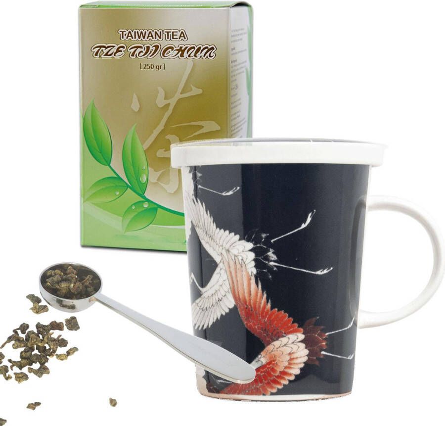 Tze tji chun taiwan tea geschenken set voor moeder oma of vrouw bestaande uit 250 gram thee theebeker kraanvogel zwart 300 ml plus stalen maatlepel.