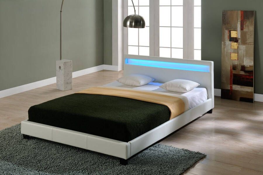 Unbranded Bed Aubree met LED verlichting Bedbodem 180x200 cm Wit Modern Design