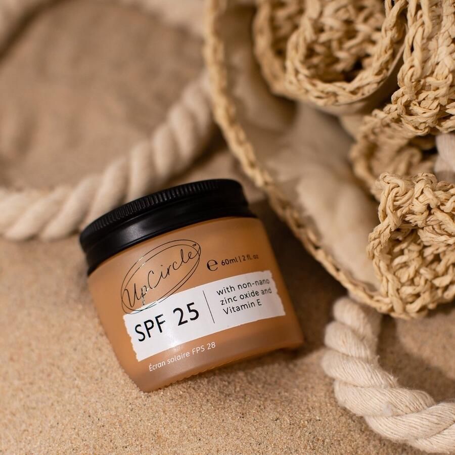 UpCircle Zonnebrandcrème SPF 25 Upcycled frambozen Face Minerale formule Natuurlijke finish Acne-bestrijdend