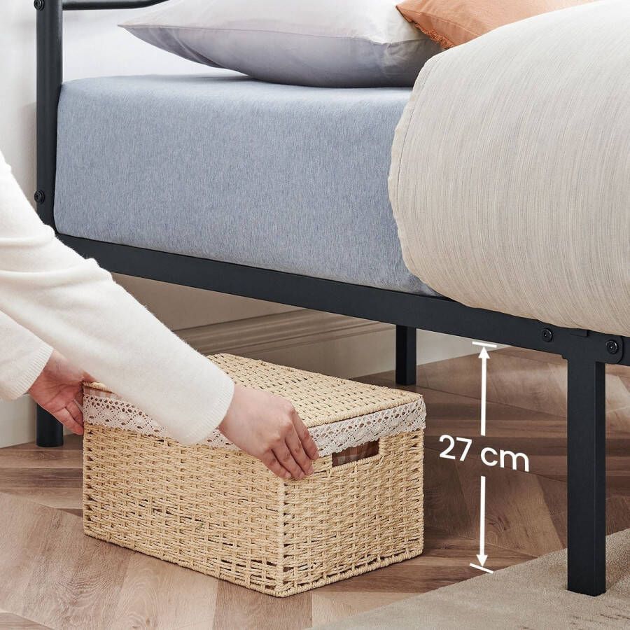 Vasagle Bedframe van metaal met tijdloze zwarte kleur