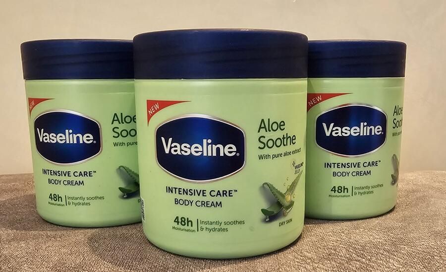 Vaseline Aloë Soothe Hydraterende Intensive Care Bodycrème 3x400ml