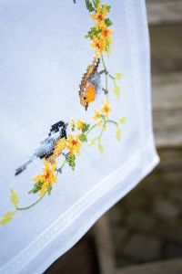 Vervaco Tafelloper Tuinvogels tussen bloesem borduren (pakket)
