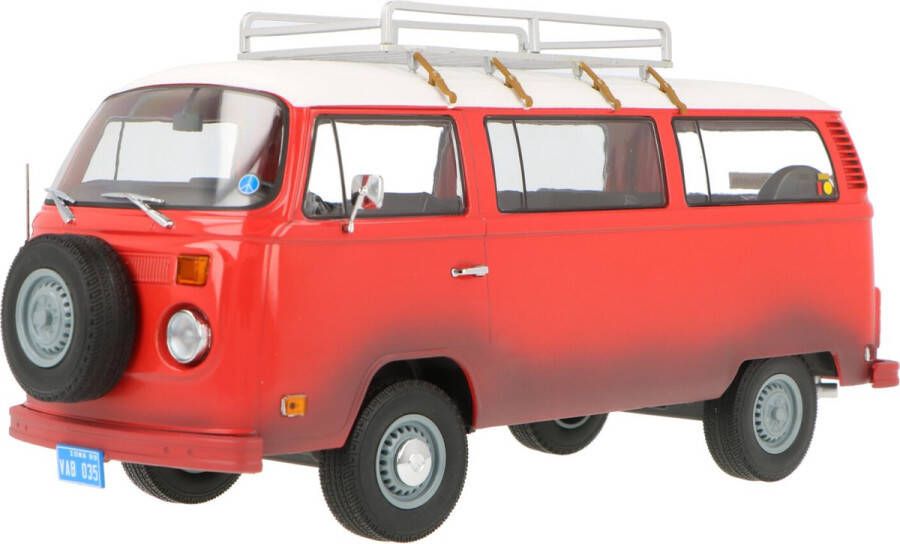 Volkswagen Type 2 'Field of Dreams' 1973 1:18 Greenlight Artisan Collection