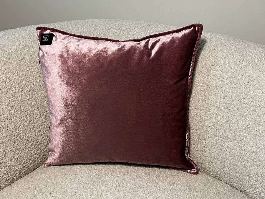 Warmpi Draadloos Warmtekussen incl. Powerbank (10.000mah) Fluweel Donker Roze Het elektrisch verwarmde kussen heeft ook kabel van 3m voor opwarming via stopcontact of USB Poort 3 warmtestanden Afmeting 45x45 cm Velvet stof