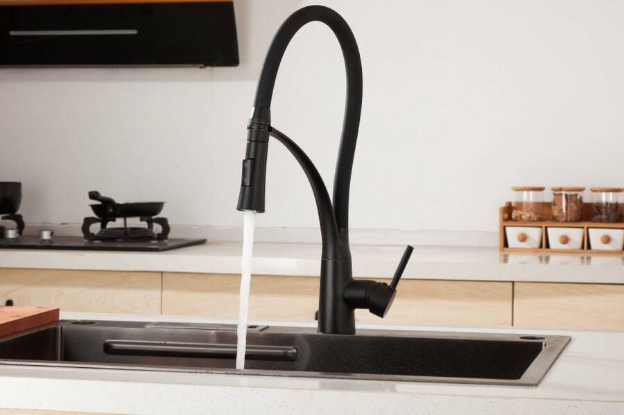 WEBO sanitair WEBO Kroon Hoge Keukenkraan met Uittrekbare Uitloop Semi-professionele Keukenkraan zwart met Sproeikop Hoge Mengkraan 44cm hoog met Douchefunctie Schoonmaak functie Ideaal voor keukeneiland RVS Mat Zwart