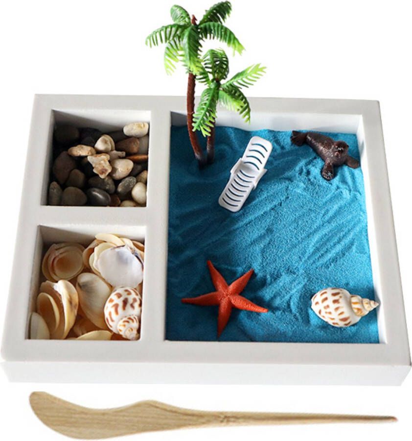 Winkrs Zentuin Strand met blauw zand palmbomen zeehond strandstoel schelpen en stenen. Inclusief houten pen