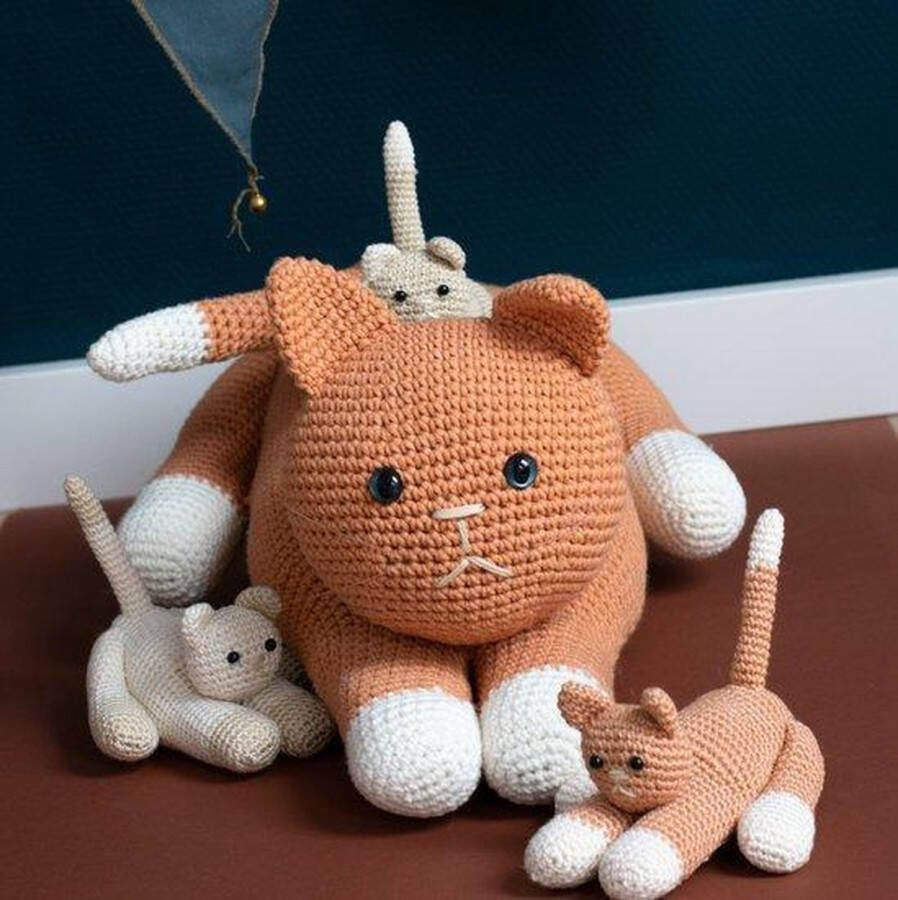 Wolcafé Haakpakket moederpoes met kittens Camel