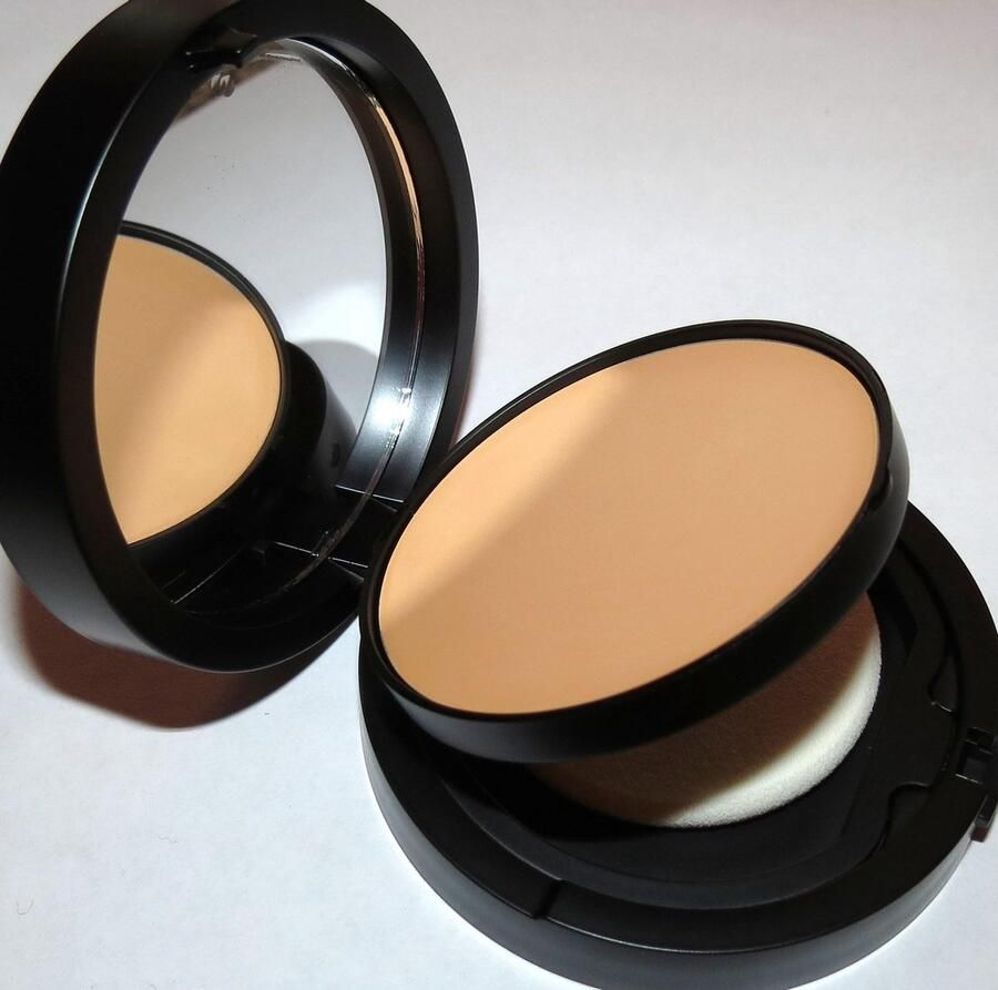 Youngblood REFILL Mineral Radiance Crème Foundation 2 in 1 crème-poeder formule Poederachtige finish Werkt anti-aging Goede dekking