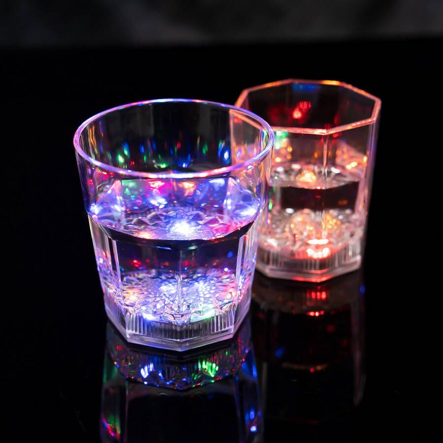 ZEZ LED Verlichte Whiskyglazen Lichtgevende Glazen Glow In The Dark Glazen Kerstdecoratie Set van 6