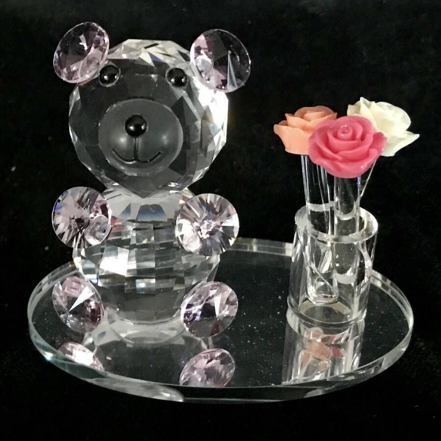 Zhu Kristal glas beertje roze met kleine vaas en drie verschillende kleuren rozen 8x7x5cm staat op een ovale spiegel