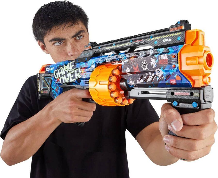 ZURU X-Shot Skins Last Stand Foam Dart Blaster – Game Over Edition – 16 Darts Air Pocket Darttechnologie Speelgoedpistool Blaster Gun Pistool