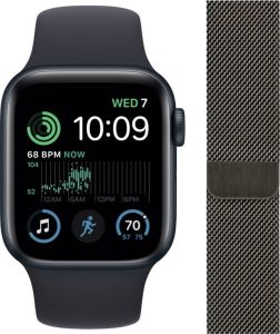 Apple Watch SE (2022) 44mm Midnight Aluminium Sportband + Polsband Milanees Grafiet