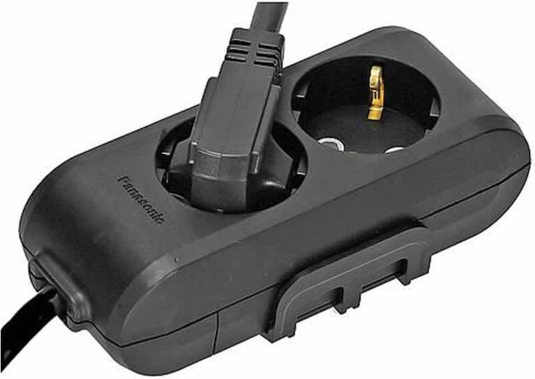 Panasonic stopcontact 2 voudig zwart met 1.5 meter snoer ophang mogelijkheid en haak ophanging