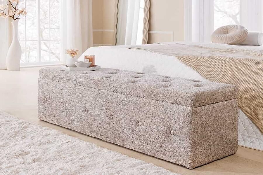 Invicta Interior Chesterfield bedbank EXTRAVAGANCIA 140cm champagne greige bouclè met opbergruimte 44247