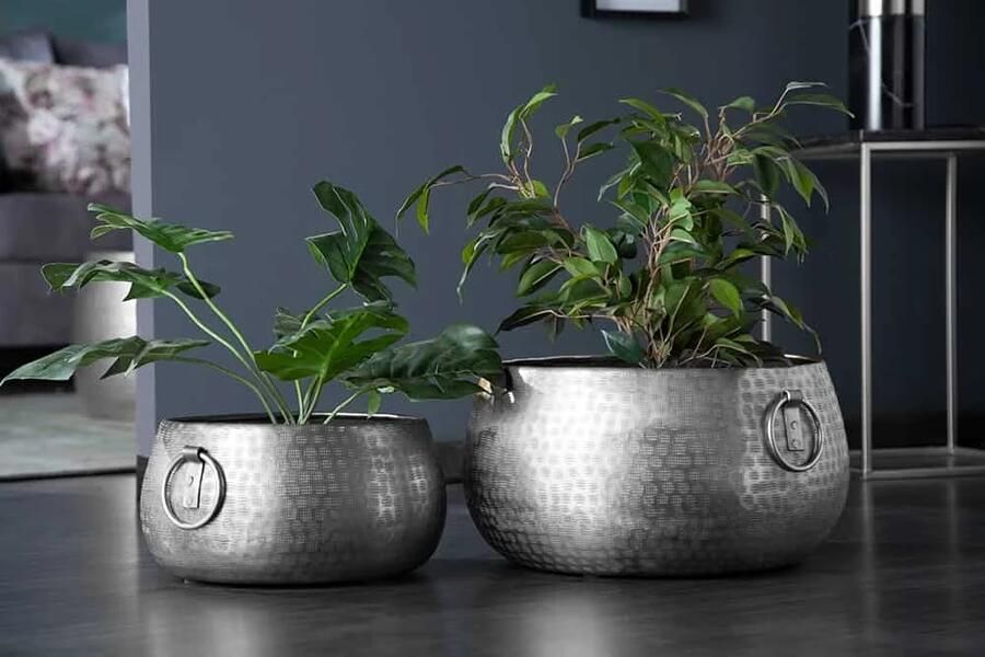 Invicta Interior Handgemaakte kommen set van 2 ORIENT zilveren bloempotten in gehamerd ontwerp 40909