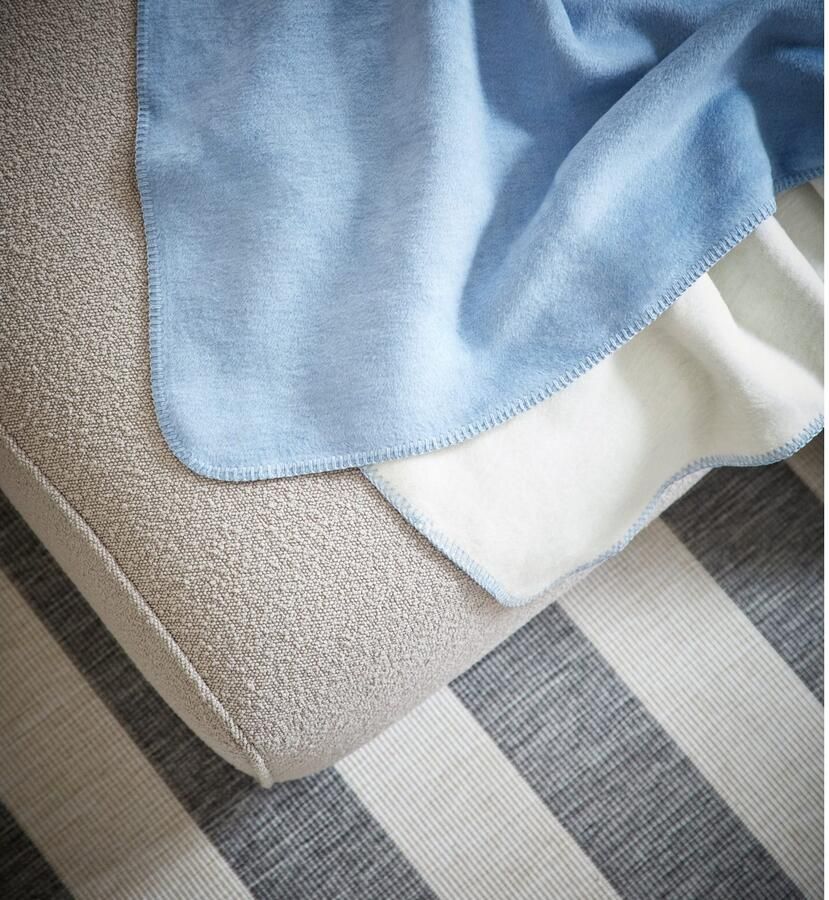 Andas Deken Greta in reversible-look met afgehechte siersteek knuffeldeken