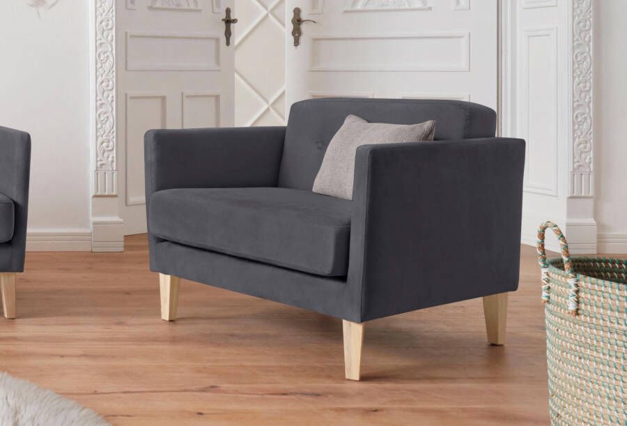 Andas Fauteuil Raadal in scandinavische look met capitonnage design by morten georgsen