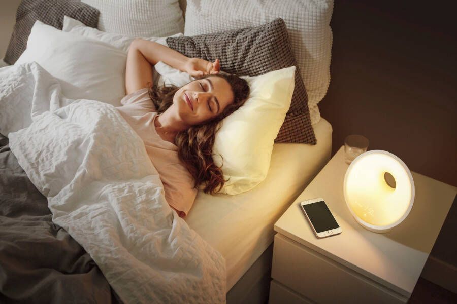 Philips Daglichtwekker SmartSleep HF3672 01 met 8 natuurlijke alarmgeluiden fm-radio en 25 lichtinstellingen