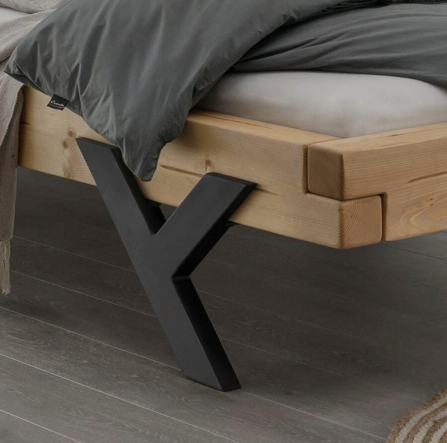 Home affaire Massief houten ledikant Ultima balkenbed tweepersoonsbed voeten van metaal in Y-vorm FSC -gecertificeerde wilde eik of spar veel breedtes om uit te kiezen