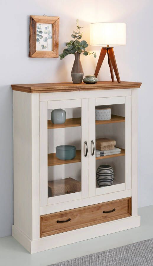 Home affaire Vitrinekast Selma Highboard gemaakt van massief grenen met metalen handgrepen in een antieke look