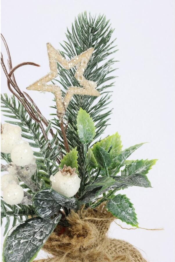 I.GE.A. Kunstkerstboom Kunstplant kerststuk in jute zak set van 2 kerstdecoratie dennen takken bessen kegels ster kunstbloemen (2 stuks)