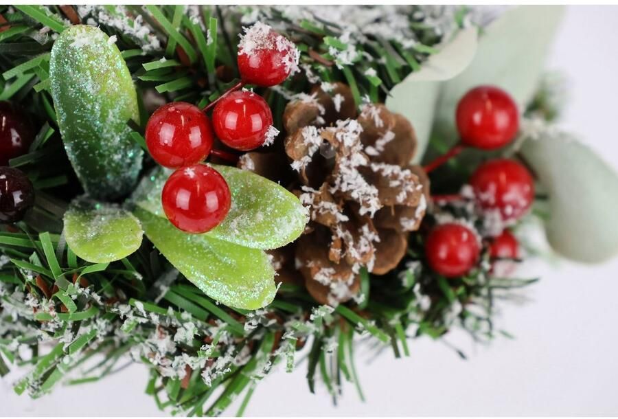 I.GE.A. Waxinelichthouder Kerstdecoratie kaarsenhouder met kegels bessen en mistletoe besneeuwd incl. glazen inzet ø 15 cm (set 2 stuks)