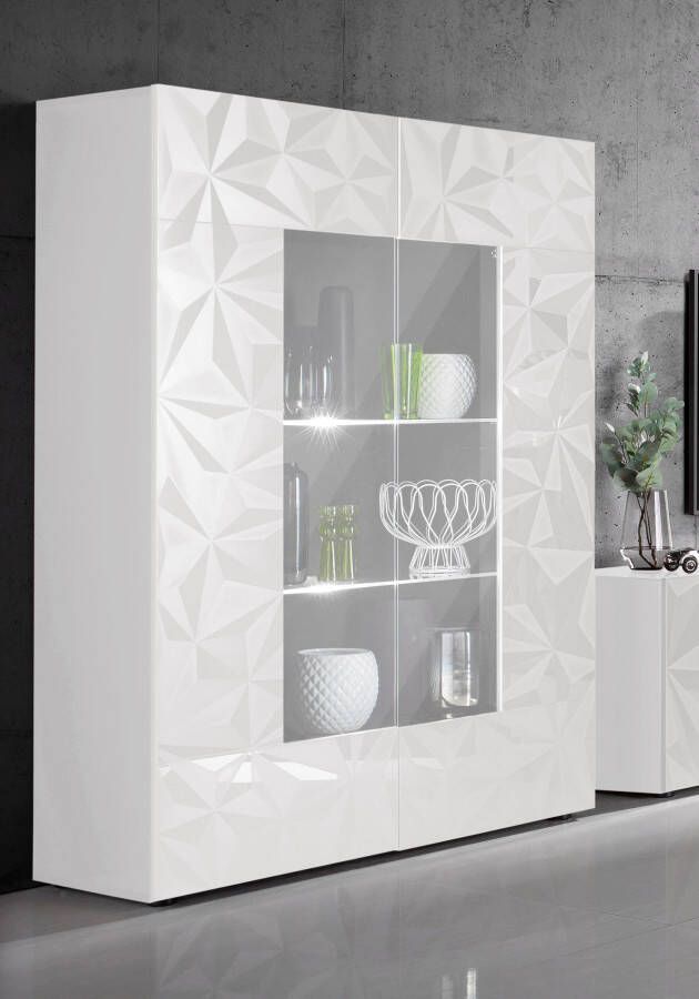 INOSIGN Vitrinekast Prisma Hoogte 166 cm Breedte 121 cm opbergvitrine met 2 deuren Staande vitrine Voorkant met elegante zeefdruk greeploos veel opbergruimte