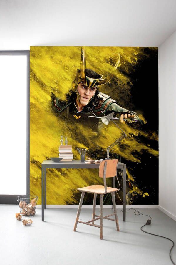 Komar Fotobehang Vlies fotobehang Loki Yellow Dust grootte 200 x 250 cm (1 stuk)