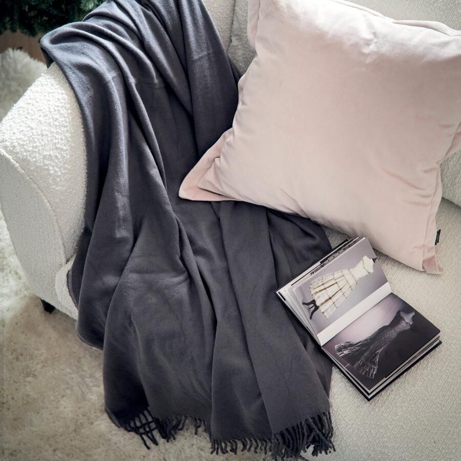 Leonique Deken Plaid Sofia met leuke franje knuffeldeken