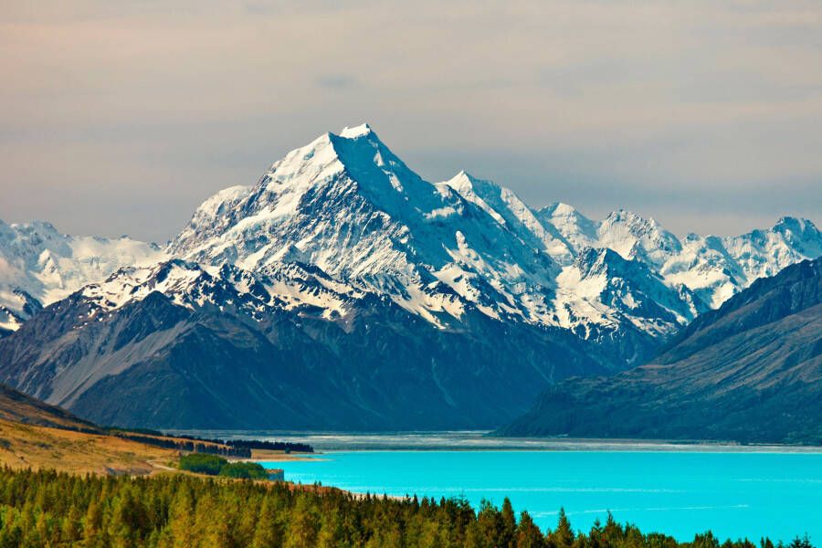 Papermoon Fotobehang Mount Cook and Pukaki Lake BlueBack 7 banen 350 x 260 cm