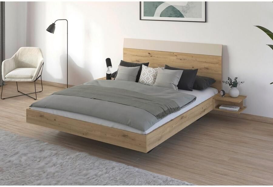 Rauch Ledikant Monza in zwevend uiterlijk en hoog hoofdeinde met 2 nachtkastjes