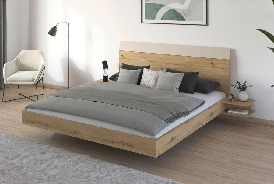 Rauch Ledikant Monza in zwevend uiterlijk en hoog hoofdeinde met 2 nachtkastjes